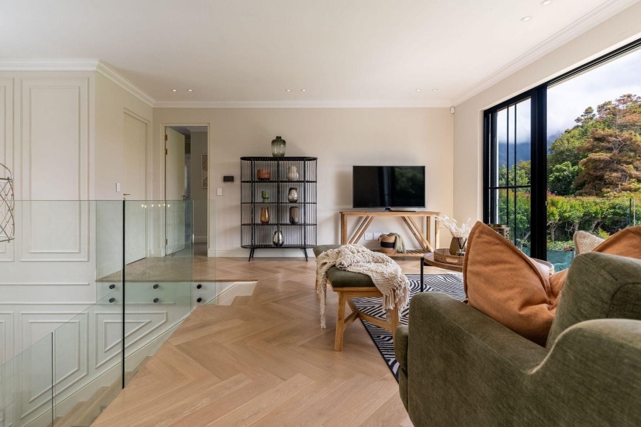 5 Bedroom Property for Sale in Constantia Western Cape